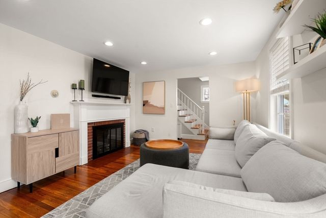 20 Pilgrim Rd, Reading, MA 01867