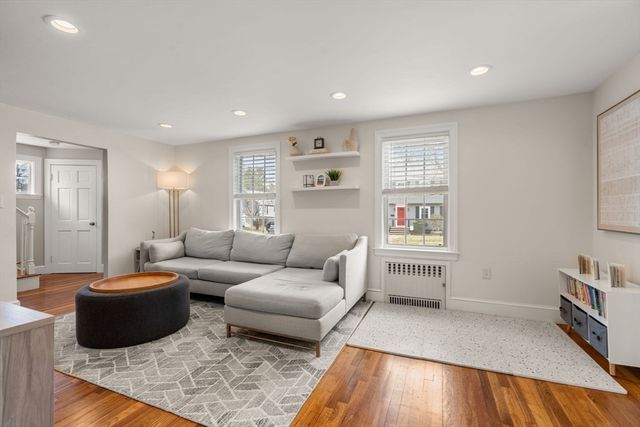 20 Pilgrim Rd, Reading, MA 01867