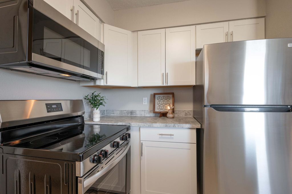 Image 13 of property listing at 2900 Vista Del Rey NE UNIT 31A, Albuquerque, NM 87112