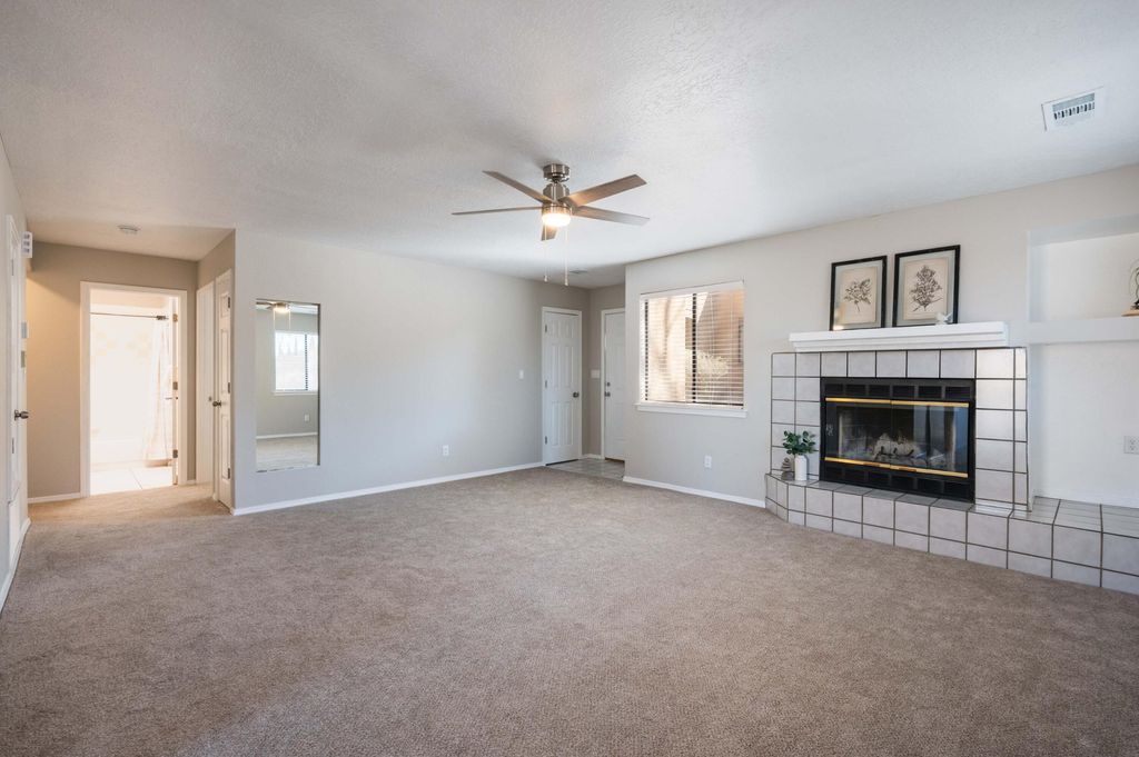 Image 5 of property listing at 2900 Vista Del Rey NE UNIT 31A, Albuquerque, NM 87112