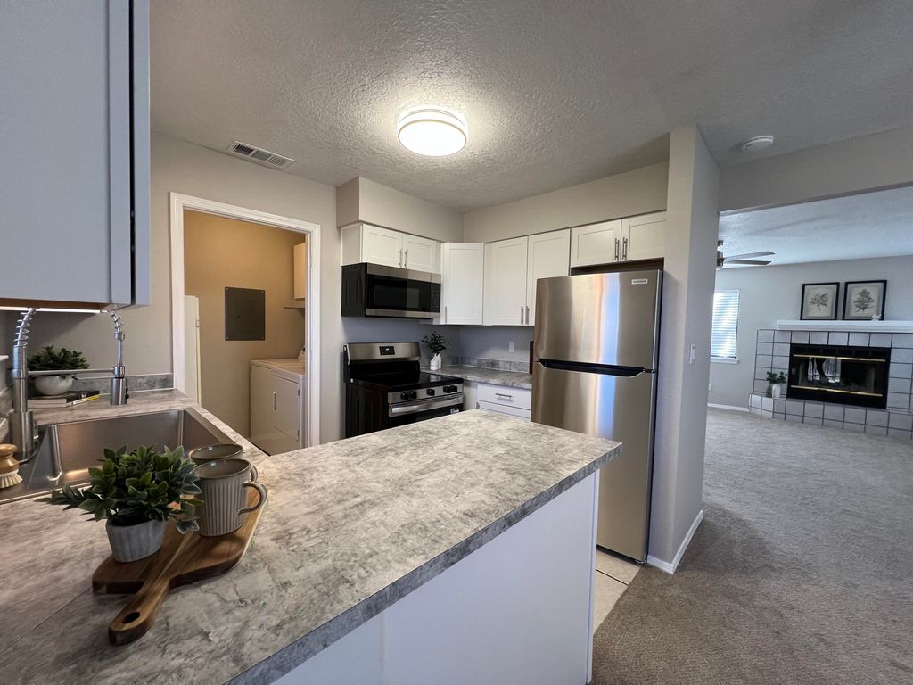 Image 9 of property listing at 2900 Vista Del Rey NE UNIT 31A, Albuquerque, NM 87112
