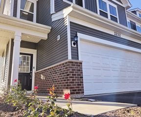 2212 Horseshoe Circle 2212, Naperville, IL 60564