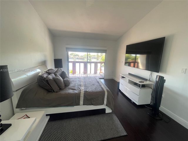 7345 SW 148th Ct, Miami, FL 33193
