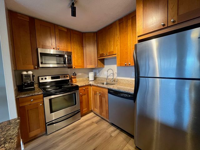 450 W Briar Place 4M, Chicago, IL 60657