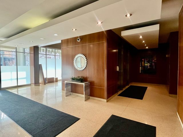 450 W Briar Place 4M, Chicago, IL 60657
