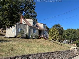 686 Forest Circle, South Charleston, WV 25303