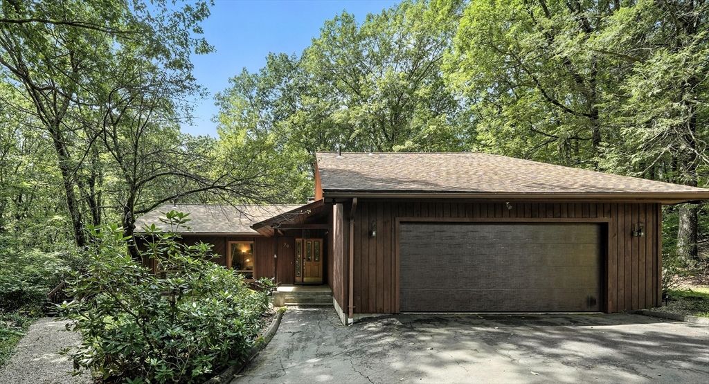 79 Pine Ridge, Montgomery, MA 01085