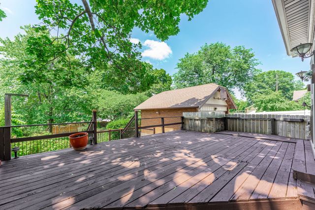228 N LONDON Avenue, Rockford, IL 61107