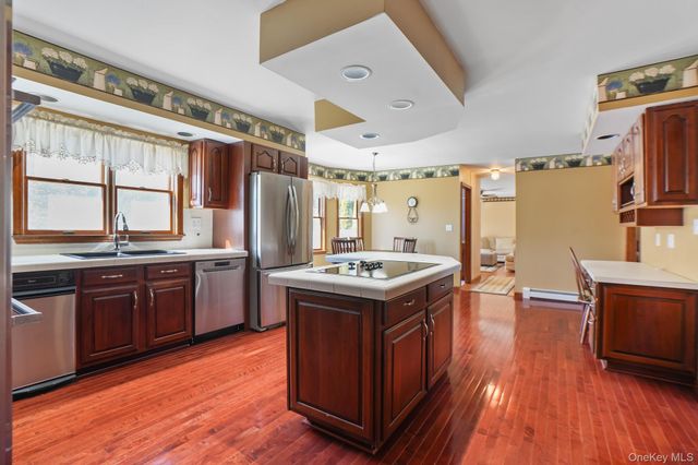 104 Stowe Drive, Poughquag, NY 12570