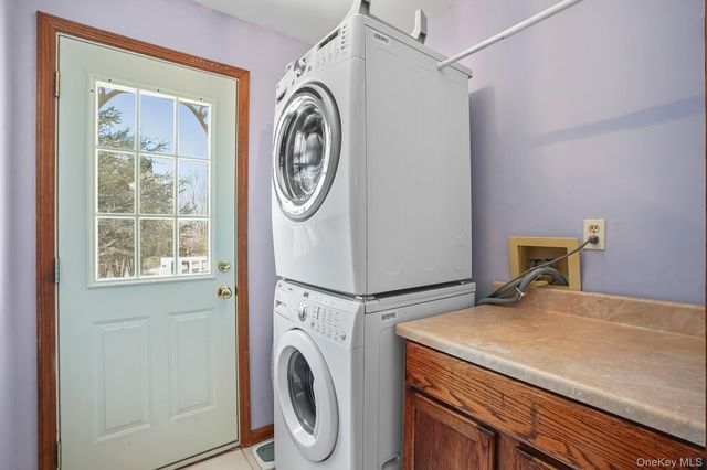 104 Stowe Drive, Poughquag, NY 12570