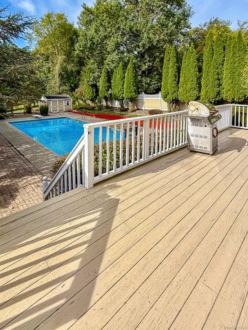 104 Stowe Drive, Poughquag, NY 12570