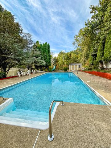 104 Stowe Drive, Poughquag, NY 12570