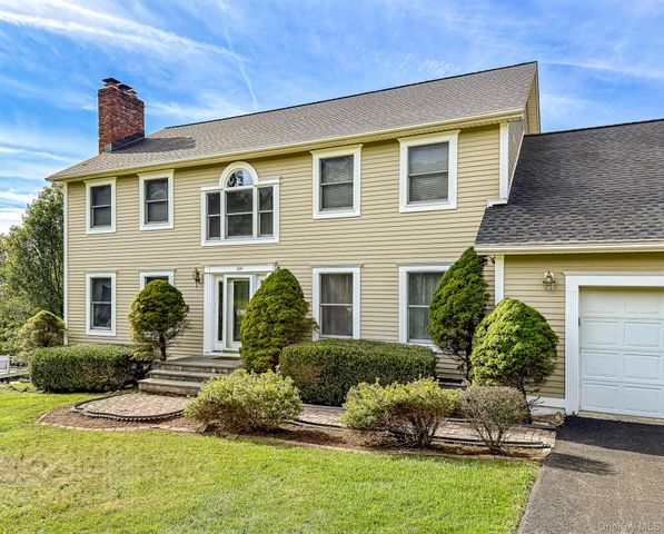 104 Stowe Drive, Poughquag, NY 12570