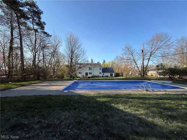 2411 55th Street NE, Canton, OH 44721