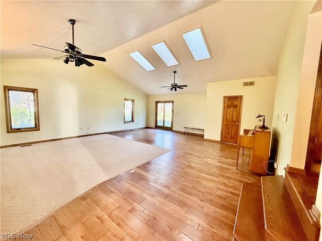 2411 55th Street NE, Canton, OH 44721