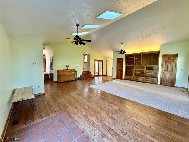2411 55th Street NE, Canton, OH 44721