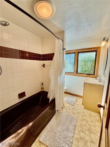 2411 55th Street NE, Canton, OH 44721