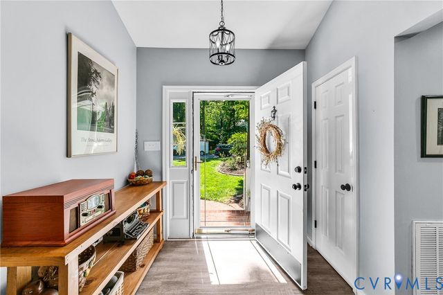 5518 Windy Ridge Dr, Midlothian, VA 23112