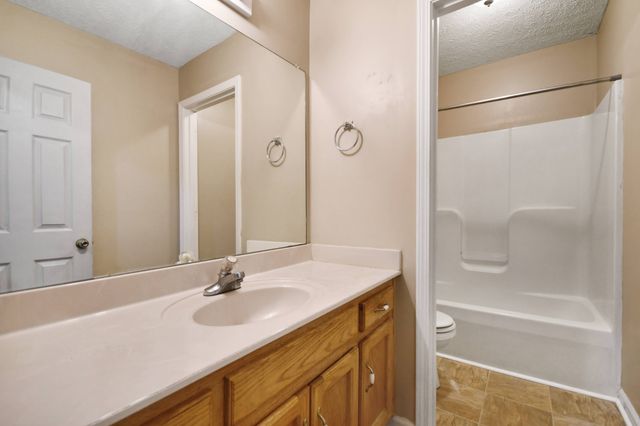 560 Hietts Ln Apt 5, Clarksville, TN 37043