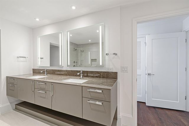 1701 Hermann Drive 34L, Houston, TX 77004