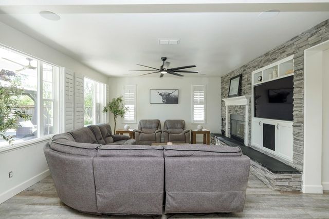 1682 Fairway Oaks Ct, Ripon, CA 95366
