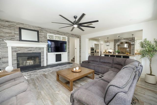 1682 Fairway Oaks Ct, Ripon, CA 95366