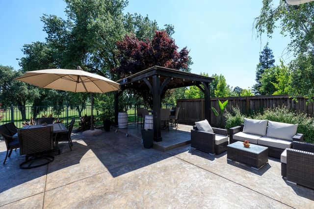 1682 Fairway Oaks Ct, Ripon, CA 95366