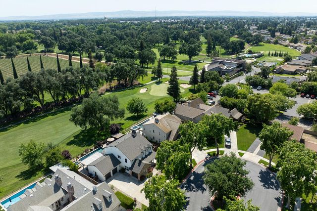 1682 Fairway Oaks Ct, Ripon, CA 95366