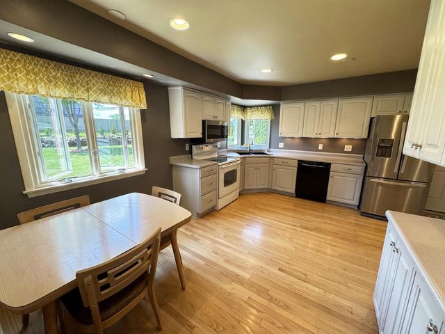 1513 Greenway TERRACE, Waukesha, WI 53186