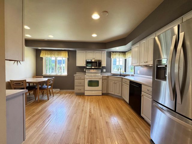 1513 Greenway TERRACE, Waukesha, WI 53186