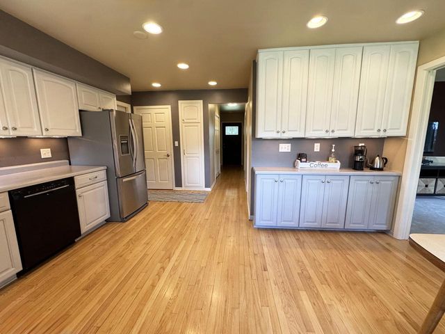 1513 Greenway TERRACE, Waukesha, WI 53186