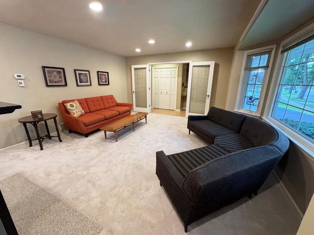 1513 Greenway TERRACE, Waukesha, WI 53186