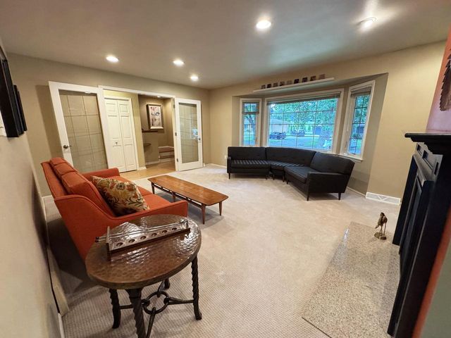 1513 Greenway TERRACE, Waukesha, WI 53186