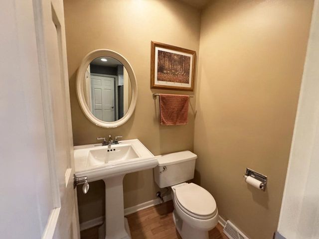 1513 Greenway TERRACE, Waukesha, WI 53186