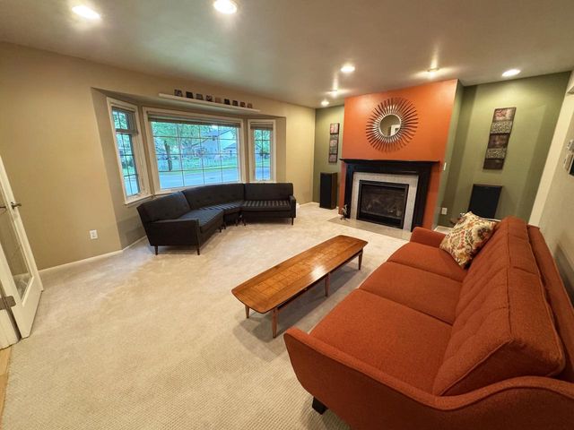 1513 Greenway TERRACE, Waukesha, WI 53186