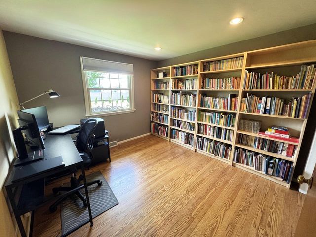 1513 Greenway TERRACE, Waukesha, WI 53186