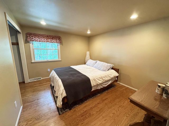 1513 Greenway TERRACE, Waukesha, WI 53186