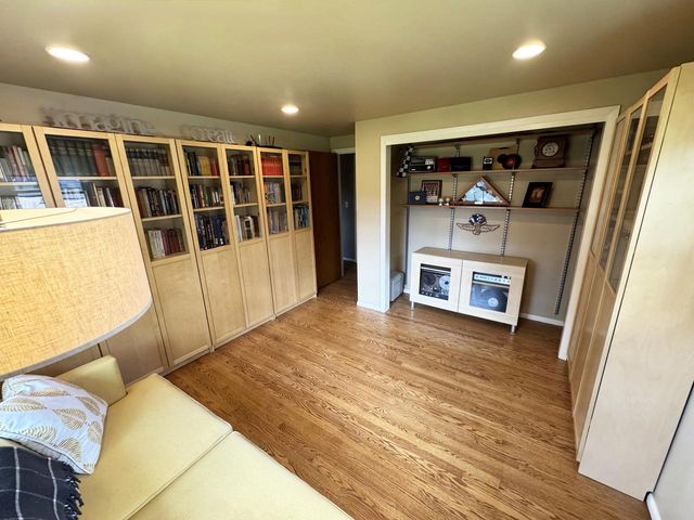 1513 Greenway TERRACE, Waukesha, WI 53186