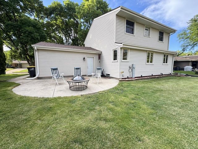 1513 Greenway TERRACE, Waukesha, WI 53186