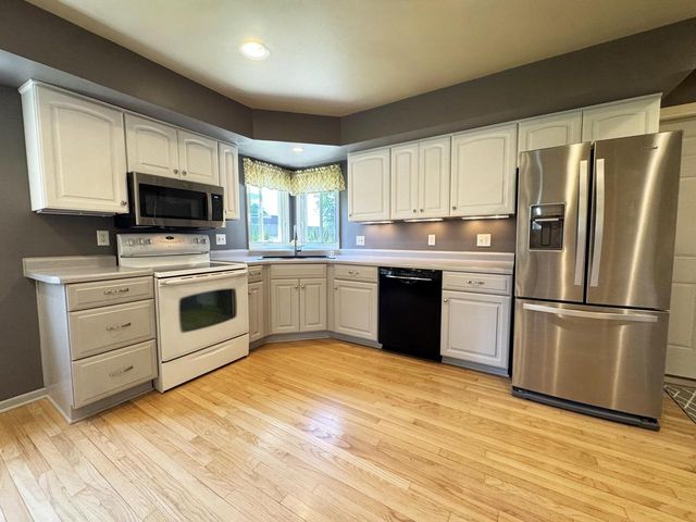 1513 Greenway TERRACE, Waukesha, WI 53186