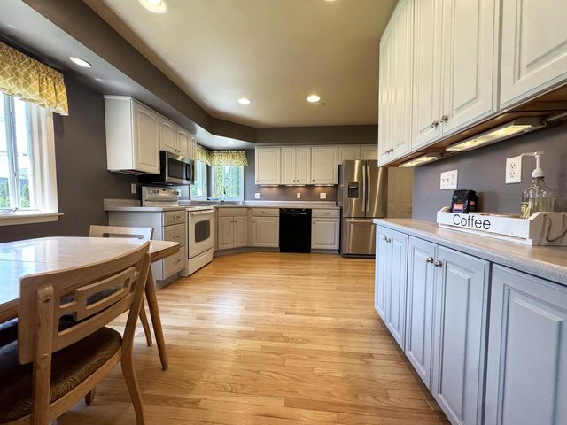 1513 Greenway TERRACE, Waukesha, WI 53186