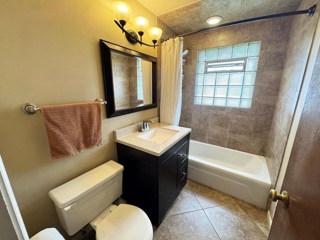 1513 Greenway TERRACE, Waukesha, WI 53186