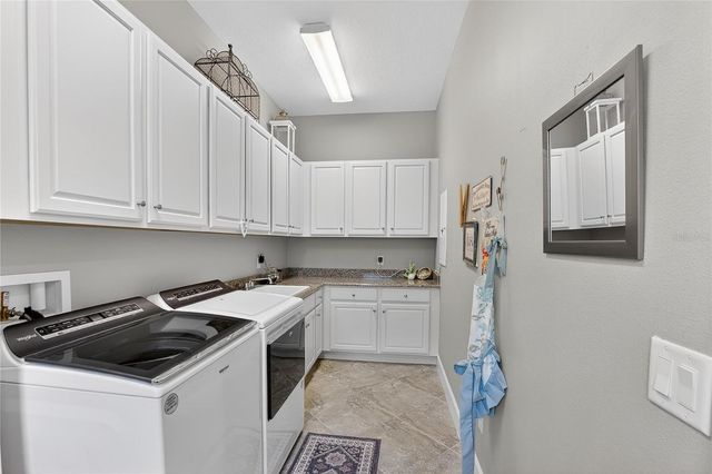 1524 EMERALD DUNES DRIVE, Sun City Center, FL 33573