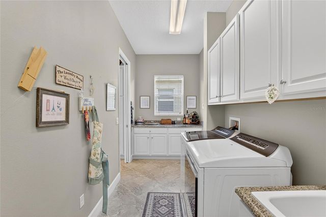 1524 EMERALD DUNES DRIVE, Sun City Center, FL 33573