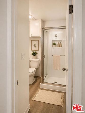 18366 Collins Street 213, Los Angeles, CA 91356