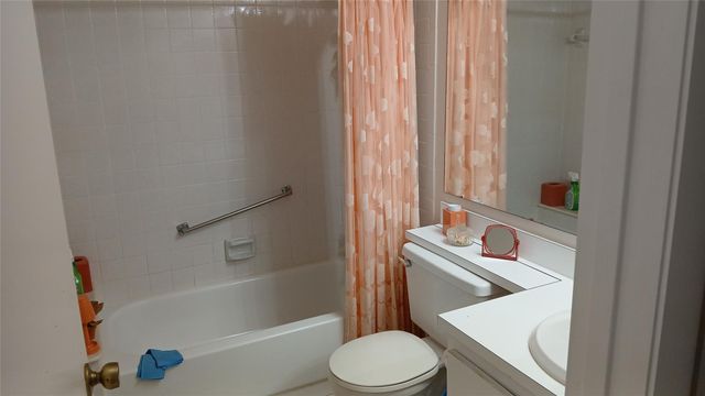 627 Sea Pine Way B1, Greenacres, FL 33415