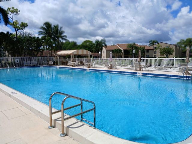 627 Sea Pine Way B1, Greenacres, FL 33415