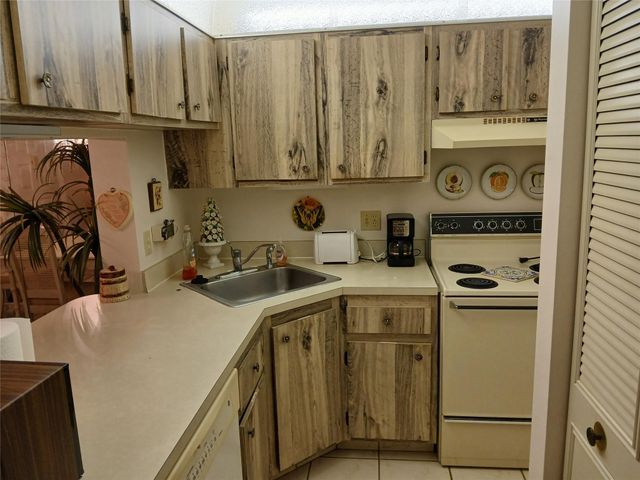 627 Sea Pine Way B1, Greenacres, FL 33415