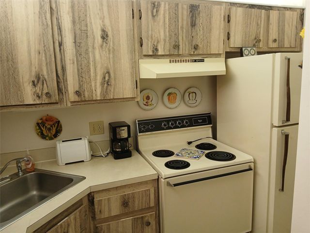 627 Sea Pine Way B1, Greenacres, FL 33415