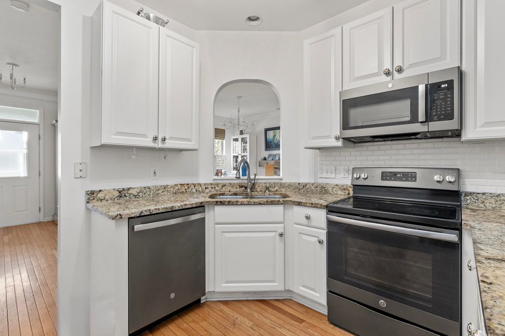 Image 10 of property listing at 186 Cartright Street, Daniel Island, SC 29492